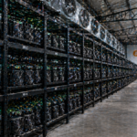 Un galpón con ASIC de minería de Bitcoin.