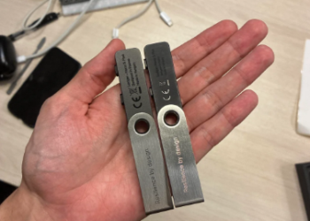 Hardware wallets falsas de Ledger.