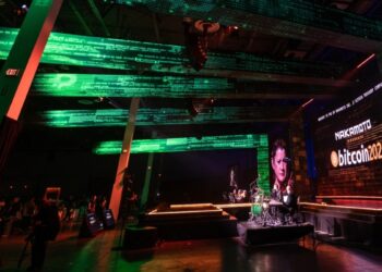 Fotografía de un escenario de la Conferencia de Bitcoin en 2025.