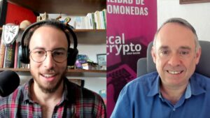 Fotografía de Iván Gómez y José Antonio Bravo en el podcast de CriptoNoticias.