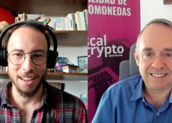 Fotografía de Iván Gómez y José Antonio Bravo en el podcast de CriptoNoticias.