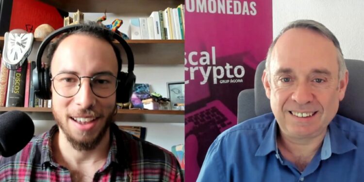 Fotografía de Iván Gómez y José Antonio Bravo en el podcast de CriptoNoticias.