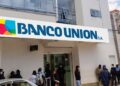 Fotografía fachada de oficina del Banco Unión.