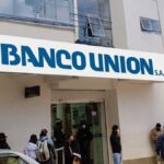 Fotografía fachada de oficina del Banco Unión.