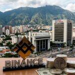 Logo de Binance, monedas de USDT, bancos y Caracas de fondo.