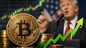 En primer plano: moneda de bitcoin con flechas verdes que indican subida de precio. En el fondo: el presidente Donald Trump hablando.