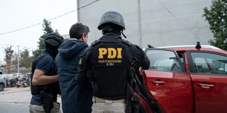 Fotografía de acusado apresado por funcionarios de la PDI.