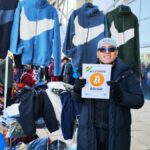 Fotografía de un vendedor callejero que acepta BTC en Bolivia.