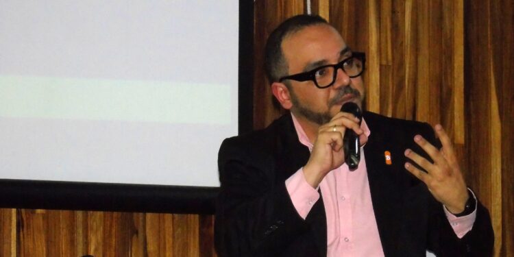 Fotografía del asesor de criptomonedas Aníbal Garrido.