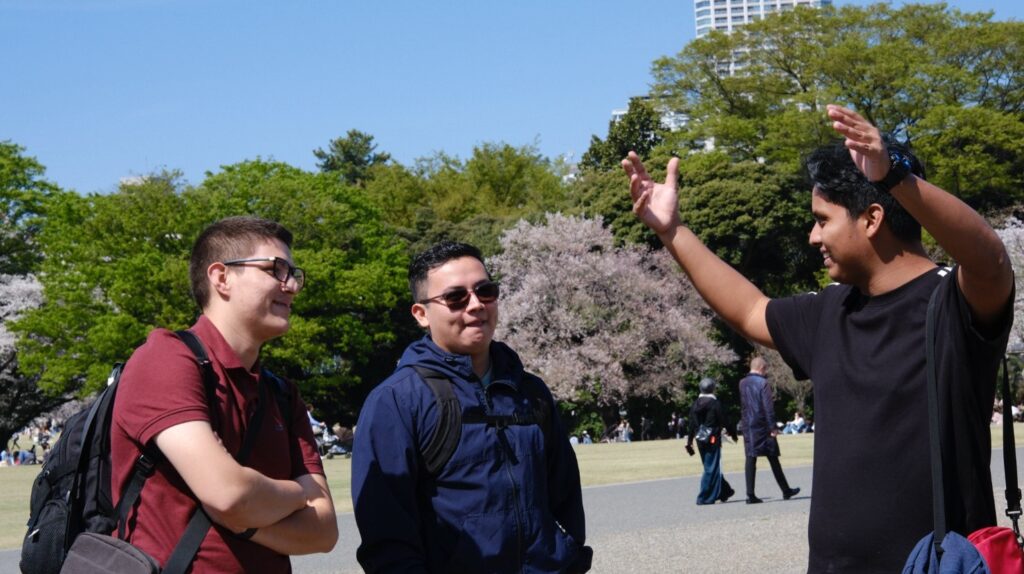 Fotografía de los graduandos de CUBO+ en Japón.