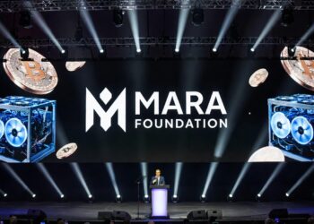 Representación del anuncio del lanzamiento de la fundación MARA en la que se observa un escenario y una persona dirigiéndose al público.