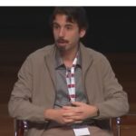 Leif Ferreira ofrece una disertación durante un evento de economía digital en España.