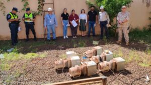 Fotografía de los mineros incautados por ANDE en el operativo.