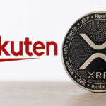 El logo de Rakuten junto a una moneda física de XRP.