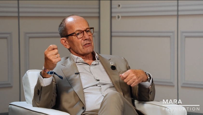 Fred Thiel, CEO de MARA Holdings, durante una entrevista sobre Bitcoin, cuántica, minería, etc.