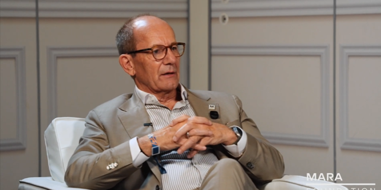 Fred Thiel, CEO de MARA Holdings, durante una entrevista sobre Bitcoin, cuántica, minería, etc.