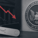 una wallet de ledger junto al logo de la SEC.