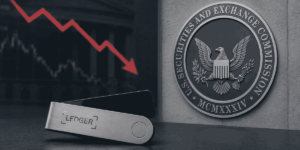 una wallet de ledger junto al logo de la SEC.