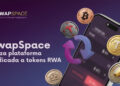 Promocional de SwapSpace, promocionando el lanzamiento de su hub de tokens RWA, fondo en degradee morado oscuro a azul, a la derecha un celular con una captura del exchange desenfocada, tokens RWA flotando delante y un simbolo de intercambio de 2 flechas en círculo