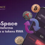 Promocional de SwapSpace, promocionando el lanzamiento de su hub de tokens RWA, fondo en degradee morado oscuro a azul, a la derecha un celular con una captura del exchange desenfocada, tokens RWA flotando delante y un simbolo de intercambio de 2 flechas en círculo