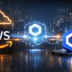 Banner futurista con logos de AWS y Chainlink conectados por red de datos en un centro tecnológico.