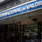Fotografía de la fachada de la sede la CNV Argentina.