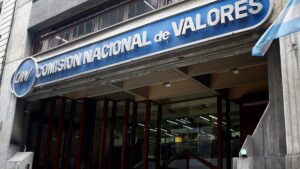 Fotografía de la fachada de la sede la CNV Argentina.