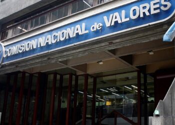 Fotografía de la fachada de la sede la CNV Argentina.