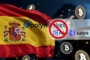 Una bandera de España ondea y aparece un signo de bloqueo sobre los logos de Polymarket y Kalshi.