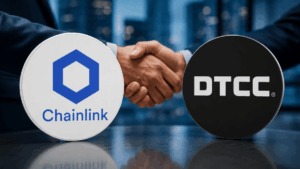 En primer plano, logos de chainlink y DTCC. En el fondo, un apretón de manos.