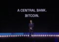 El gobernador del banco central de Chequia habla en la Bitcoin 2026