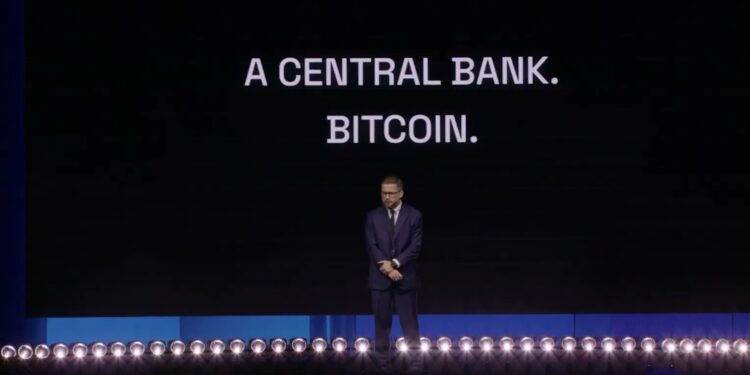 El gobernador del banco central de Chequia habla en la Bitcoin 2026