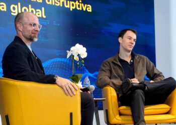 El presidente del Banco de Venezuela junto con el cofundador de Coinbase