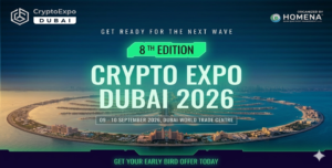 Aquí tienes el **alt text** optimizado para la nueva imagen corregida (manteniendo el límite de máximo 15 palabras): > Banner de "Crypto Expo Dubai 2026" con vista aérea de Palm Jumeirah en formato horizontal.