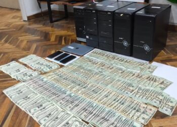 Fotografía de parte de lo incautado en los allanamientos en Argentina.