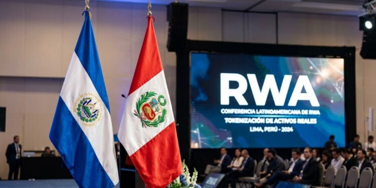 Banderas de El Salvador y Perú y en el fondo una pantalla que refleja la palabra RWA