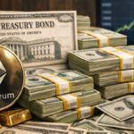 Ethereum junto a bonos del Tesoro de EE. UU., fajos de dólares y lingotes de oro con gráfico financiero al fondo.