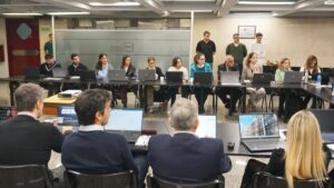 Fotografรญa de los participantes del taller de tokenizaciรณn en la CNV Argentina.