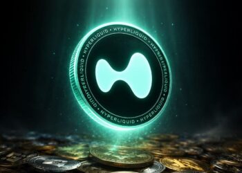 Una moneda física de Hyperliquid encima de varias criptomonedas físicas.