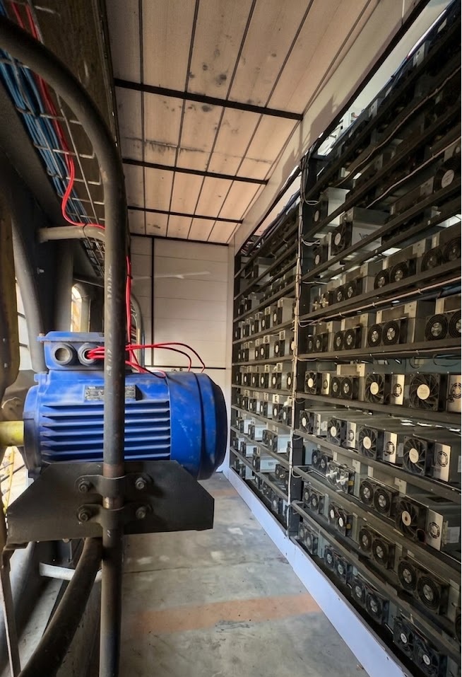 Fotografía de los mineros de Bitcoin decomisados en Aragua.