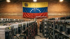 Mineros ASIC S9 de Bitcoin con la bandera de Venezuela en el fondo.