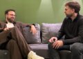 Fotografía del presidente de la Cámara de Blockchain de Uruguay, Juan Manuel Sobral, y el reportero Franco Scandizzo.