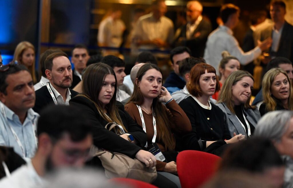 Fotografía de asistentes al evento Fintech Meetup.