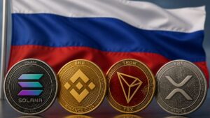 Monedas fรญsicas de solana, bnb, tron y XRP delante de la bandera de Rusia.