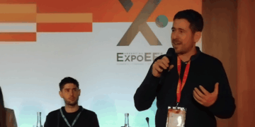 Sebastián Camiser hablando en la conferencia ExpoEFI.