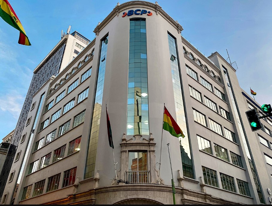 Fotografía de la sede del Banco de Crédito de Bolivia.