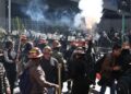 Fotografía de manifestantes bolivianos en las calles de La Paz.