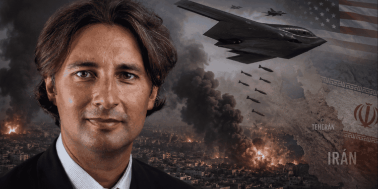 En primer plano: Damir Tokic. En el fondo: imágenes que ilustran un ataque aéreo de Estados Unidos a Irán.