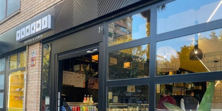 Fotografía de una de las cafeterías de Vanadi en Alicante, España.
