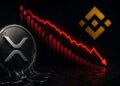 Una moneda física de XRP junto a un gráfico de precios de flechas y barras rojas y el logo de Binance.